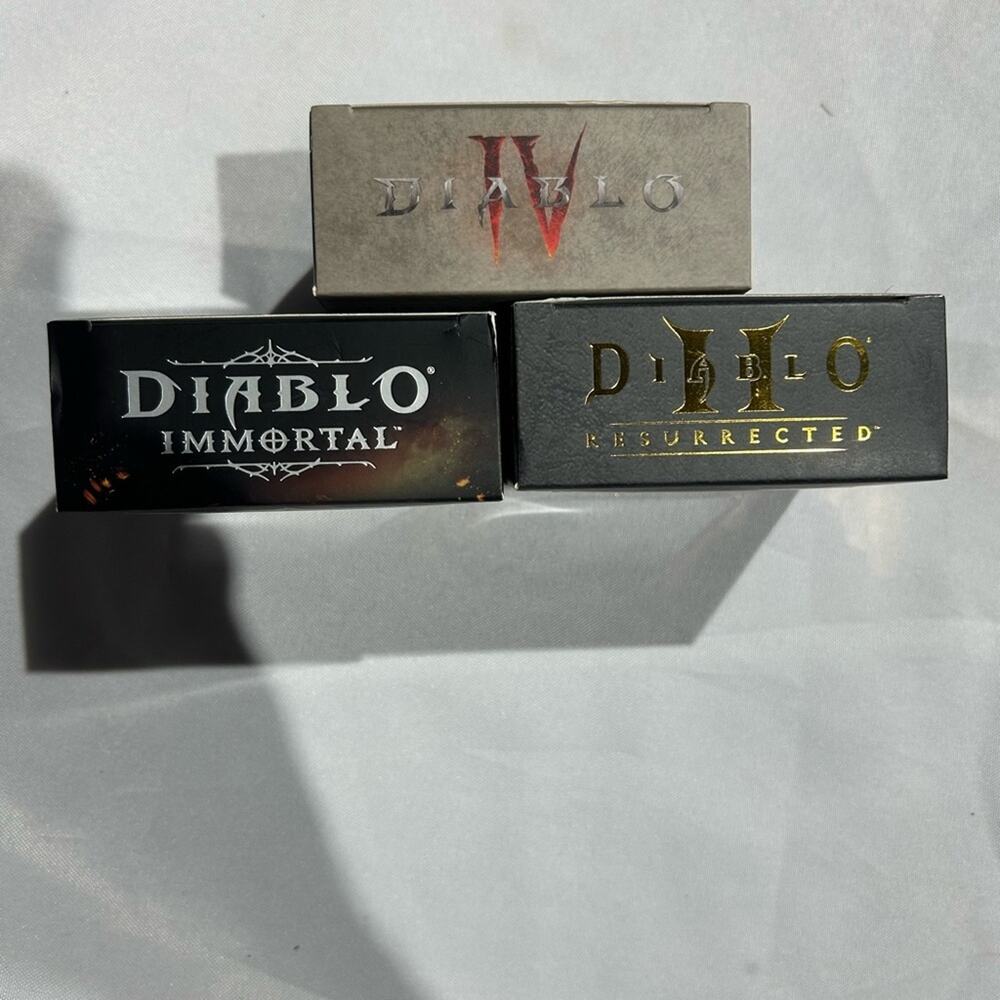 Diablo Collector's Edition Pin Set - Picture 5 of 6